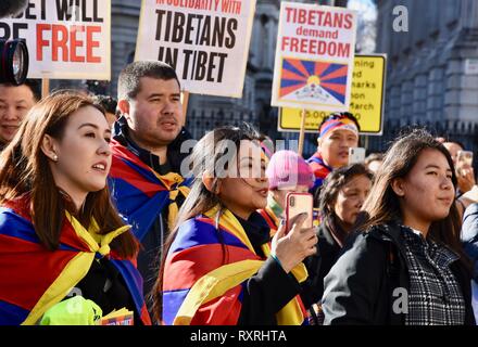 10 mars 2019. Démonstration du Tibet libre. Des centaines de Tibétains ont organisé une manifestation et une marche à Londres pour commémorer la Journée nationale de l'insurrection. Richmond Terrace, en face de 10 Downing Street, Londres. Crédit Royaume-Uni : michael melia/Alay Live News Banque D'Images