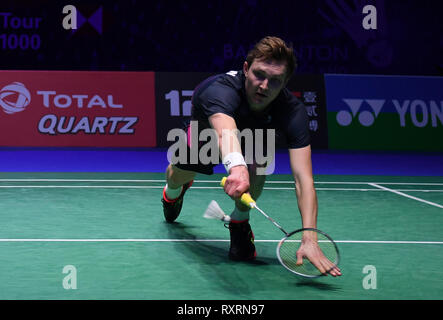 Arena Birmingham, Birmingham, Royaume-Uni. Mar 10, 2019. Yonex All England Open Badminton Championships, jour 5 ; finale de mens, Kento MOMOTA du Japon contre Viktor AKIYUKI NOSAKA AKIYUKI NOSAKA Viktor de Danemark, du Danemark plonge pour une photo Credit : Action Plus Sports/Alamy Live News Banque D'Images