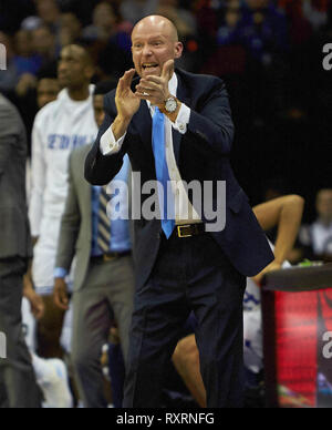 Newark, New Jersey, USA. Mar 10, 2019. La Seton Hall Pirates l'entraîneur-chef Kevin Willard pendant le jeu entre les Wildcats de Villanova et la Seton Hall Pirates au Prudential Center de Newark, New Jersey. Villanova 79-75 bouleverse Seton Hall. Duncan Williams/CSM/Alamy Live News Banque D'Images