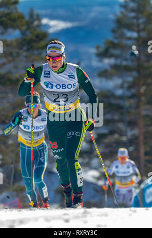 10 mars 2019, Holmenkollen, Oslo, Norvège ; Matières Holmenkollen Air, jour 3 ; Antonia Fraebel d'Allemagne en concurrence dans les dames 30km technique classique départ en masse pendant la festival de ski Banque D'Images