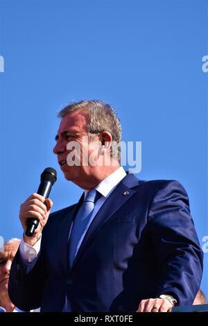 Ankara, Turquie. Mar 10, 2019. Mansur Yavas, le candidat à la mairie de la principale formation d'opposition, le Parti républicain du peuple (CHP) et bloc d'opposition turque pour la municipalité métropolitaine, prend la parole lors d'un rassemblement avant les élections locales de définir sur 31.03.2019. Altan Crédit : Gochre | worldwide/dpa/Alamy Live News Banque D'Images