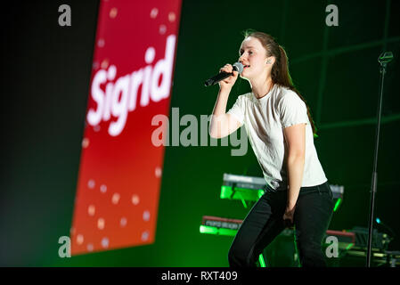 Liverpool, Royaume-Uni. 9 mars 2019. Sigrid se produisant au complet Liverpool M&S Bank Arena soutenant George Ezra sur sa tournée britannique, Liverpool 09/03/2019 Banque D'Images
