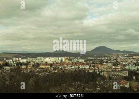 PRESOV, Slovaquie - 15 février 2019 - vue générale de la ville de Prešov et de montagnes à l'horizon Banque D'Images