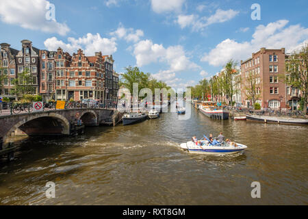 Le passage à niveau et Prinsengracht à Amsterdam Brouwersgracht sur une belle journée. Banque D'Images