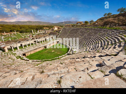 Théâtre romain d'Aphrodisias dédiée à Aphrodite et à la population de la ville par Jules Zoilos dans la 2e moitié du 1er siècle avant J.-C.. Plus de 8000 sièges pe Banque D'Images