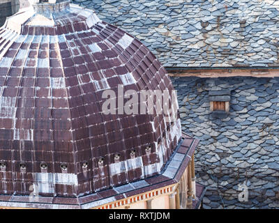Voyage d'Italie - vue ci-dessus du dôme de Cappella Colleoni et roof Basilique de Santa Maria Maggiore de Campanone (Torre civica) Bell Tower in Citta Banque D'Images