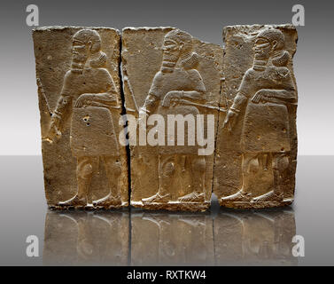 Bas-relief assyrien sculpté de panneaux porteurs de mace ( Hadatu Aslantas ) autour de 800 B.C. Istanbul musée Archéologique Inv n° 14-10 Banque D'Images