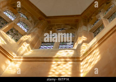 BOLSOVER, UK - 7ème Octobre 2018 : une vue sur certains des vitraux de Château de Bolsover Banque D'Images