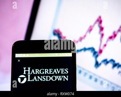 Hargreaves Lansdown plc logo de l'entreprise vu affichée sur téléphone intelligent. Banque D'Images