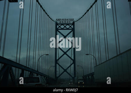 Detroit, Michigan, le 07 mars 2019 : l'Ambassadeur Detroit Bridge entre le Canada et les États-Unis. Banque D'Images