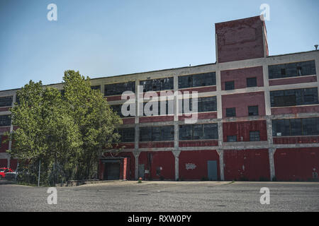 L'extérieur de l'usine abandonnée à Detroit, Michigan. Grand bâtiment désert. Banque D'Images