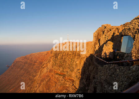 Bâtiment conçu à contempler la beauté du paysage. Mirador del Rio, Lanzarote. Espagne Banque D'Images