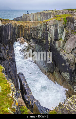 Pont naturel en pierre à la baie de Dunmanus, West Cork Banque D'Images