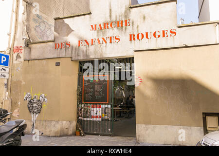 Marché alimentaire de Paris - l'entrée à la Marche des enfants Rouges Le marché des aliments, dans le quartier du Marais à Paris, France, Europe. Banque D'Images