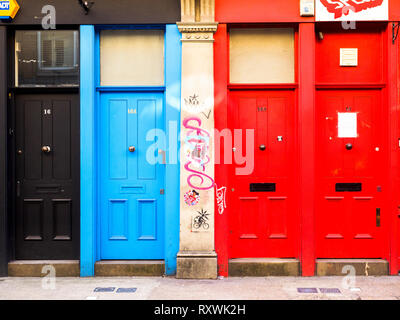 Portes colorées dans Cheshire Street près de Brick Lane - Londres, Angleterre Banque D'Images