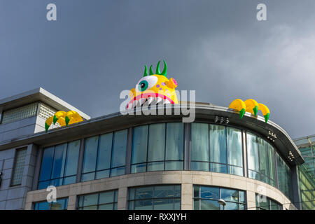 L'un des monstres gonflables installés pour l'Halloween dans l'événement de la ville, l'Arndale Centre, Manchester, Angleterre, RU Banque D'Images