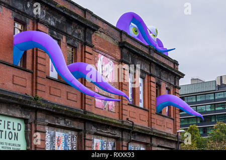 L'un des monstres gonflables installés pour l'Halloween dans l'événement de la ville, la station de Mayfield, Manchester, Angleterre, RU Banque D'Images