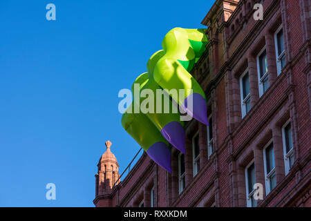 L'un des monstres gonflables installés pour l'Halloween dans l'événement de la ville, 35 Dale Street, Manchester, Angleterre, Royaume-Uni. Banque D'Images