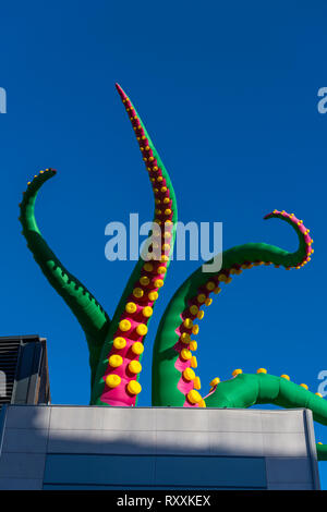 L'un des monstres gonflables installés pour l'Halloween dans l'événement de la ville, Market Street, Manchester, Angleterre, Royaume-Uni. Banque D'Images