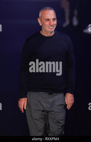 MILAN, ITALIE - 20 février : Alessandro DellAcqua promenades la piste au N.21 Automne/Hiver 2019-2020 défilé lors de la Fashion Week de Milan. Banque D'Images