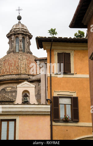 Sant'Angelo in Pescheria's Dôme dans le quartier juif de Rome, Italie. Banque D'Images