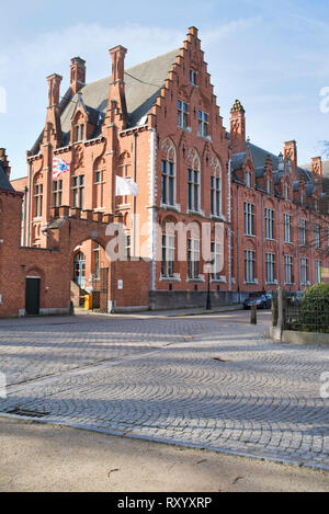 BRUGES, BELGIQUE - 17 février 2019 : le bâtiment de l'architecture médiévale de brique rouge Banque D'Images