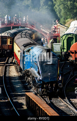 A4 no 60007 Sir Nigel Gresley à Goathland station sur le chemin de fer à vapeur du Yorkshire du Nord Banque D'Images