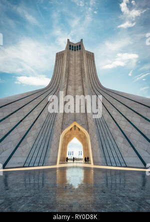 La tour Azadi de Téhéran, Iran, prise en janvier 2019 prises en hdr Banque D'Images