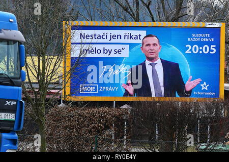 Billboard montre la télévision tchèque Jaromir Soukup propriétaire Barrandov sa publicité TV show "Mon actualité", Letovice, République tchèque, le 2 mars 2019. (Photo/CTK Petr Sv Banque D'Images