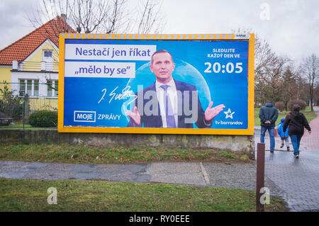 Billboard montre la télévision tchèque Jaromir Soukup propriétaire Barrandov sa publicité TV show "Mon actualité", Prestice, République tchèque, le 9 mars 2019. (CTK Photo/ le Libor Banque D'Images