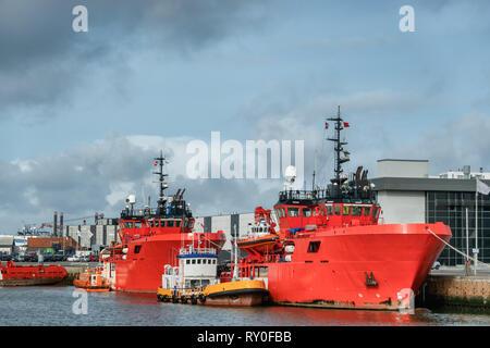 L'approvisionnement en pétrole des navires dans le port d'Esbjerg au Danemark Banque D'Images