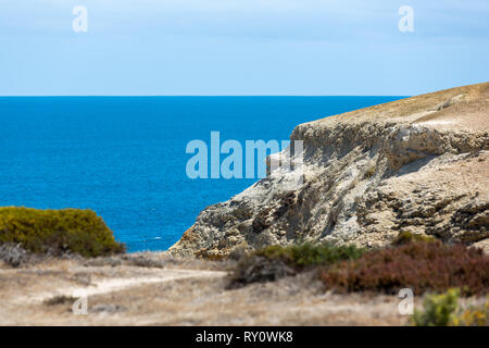 La célèbre plage de Port Alan Jaume & Fils et falaises environnantes sur une journée ensoleillée dans le sud de l'Australie le 14 février 2019 Banque D'Images