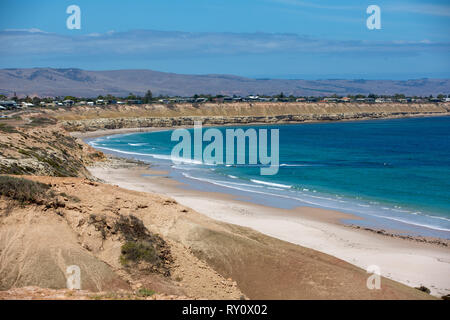 La célèbre plage de Port Alan Jaume & Fils et falaises environnantes sur une journée ensoleillée dans le sud de l'Australie le 14 février 2019 Banque D'Images