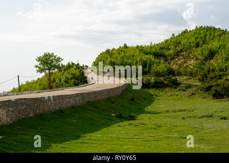 SH3 près de col Krraba entre, Elbasan et Tirana, Albanie Banque D'Images