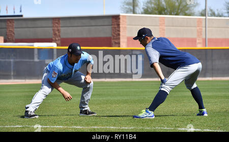 Mariners de Seattle' Yusei Kikuchi (L) et Ichiro Suzuki réchauffer pendant l'entraînement de printemps, l'entraînement de base-ball à Peoria Sports Complex à Peoria, Arizona, United States, 9 mars 2019. Credit : AFLO/Alamy Live News Banque D'Images
