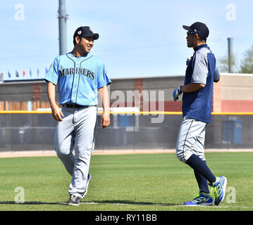 Mariners de Seattle' Yusei Kikuchi (L) et Ichiro Suzuki réchauffer pendant l'entraînement de printemps, l'entraînement de base-ball à Peoria Sports Complex à Peoria, Arizona, United States, 9 mars 2019. Credit : AFLO/Alamy Live News Banque D'Images