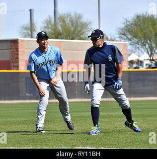 Mariners de Seattle' Yusei Kikuchi (L) et Ichiro Suzuki réchauffer pendant l'entraînement de printemps, l'entraînement de base-ball à Peoria Sports Complex à Peoria, Arizona, United States, 9 mars 2019. Credit : AFLO/Alamy Live News Banque D'Images