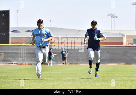 Mariners de Seattle' Yusei Kikuchi (L) et Ichiro Suzuki réchauffer pendant l'entraînement de printemps, l'entraînement de base-ball à Peoria Sports Complex à Peoria, Arizona, United States, 9 mars 2019. Credit : AFLO/Alamy Live News Banque D'Images