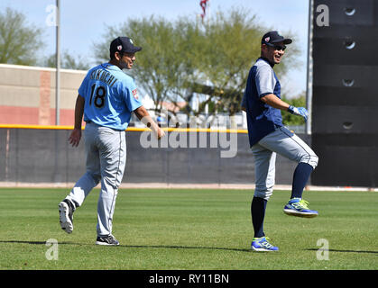 Mariners de Seattle' Yusei Kikuchi (L) et Ichiro Suzuki réchauffer pendant l'entraînement de printemps, l'entraînement de base-ball à Peoria Sports Complex à Peoria, Arizona, United States, 9 mars 2019. Credit : AFLO/Alamy Live News Banque D'Images