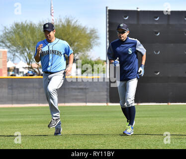 Mariners de Seattle' Yusei Kikuchi (L) et Ichiro Suzuki réchauffer pendant l'entraînement de printemps, l'entraînement de base-ball à Peoria Sports Complex à Peoria, Arizona, United States, 9 mars 2019. Credit : AFLO/Alamy Live News Banque D'Images