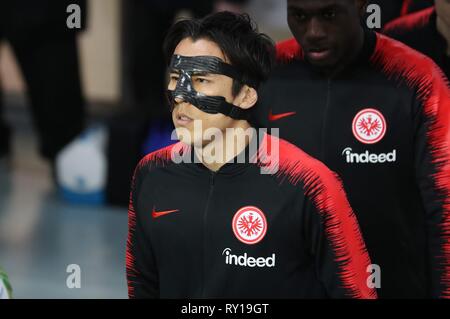 Düsseldorf, Deutschland. 11Th Mar 2019. firo : 11.03.2019, Football, 2018/2019, 1.Bundesliga Fortuna Dusseldorf Düsseldorf - Eintracht Frankfurt Makoto Hasebe avec masque de visage | Conditions de crédit dans le monde entier : dpa/Alamy Live News Banque D'Images