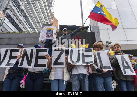 Bogota, Colombie. 11 mars 2019 - Plusieurs Vénézueliens vivant dans la ville de Bogota ont protesté devant le siège de l'Organisation des Nations Unies Crédit : Daniel Garzon Herazo/ZUMA/Alamy Fil Live News Banque D'Images