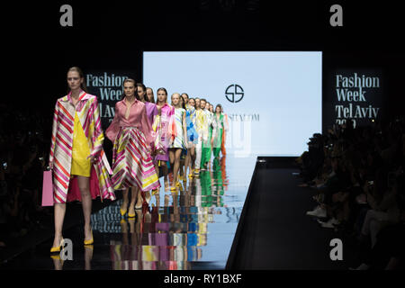 Tel Aviv, Israël. Mar 11, 2019. Présenter des modèles de créations de Shai Shalom au cours de 2019 La Semaine de la mode de Tel Aviv à Tel Aviv, Israël, le 11 mars 2019. Credit : Guo Yu/Xinhua/Alamy Live News Banque D'Images