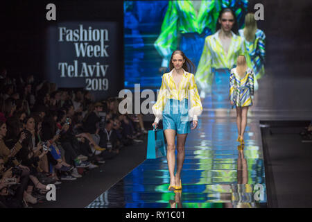 Tel Aviv, Israël. Mar 11, 2019. Présenter des modèles de créations de Shai Shalom au cours de 2019 La Semaine de la mode de Tel Aviv à Tel Aviv, Israël, le 11 mars 2019. Credit : Guo Yu/Xinhua/Alamy Live News Banque D'Images