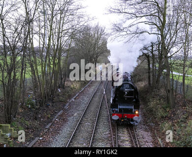 9 mars 2019 - Londres, Angleterre. Princess Coronation Class locomotive à vapeur no 46233 de la duchesse de Sutherland passant Dudding Hill junction dans le nord-ouest Banque D'Images
