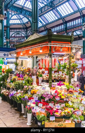 Une fleur en décrochage du marché Kirkgate Leeds, Leeds, West Yorkshire UK Banque D'Images