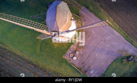 Plus de la vue de dessus de l'ancien moulin trouvés au milieu de la rubrique vide dans Jarvaama Estonie Banque D'Images