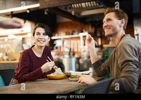 Restaurant chinois en couple Banque D'Images