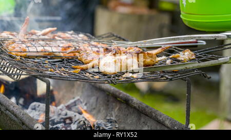 Porc grillé au barbecue, la viande cuite à l'aide de méthode Porc grillé au barbecue, la viande cuite à l'aide de méthode