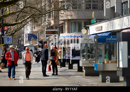 Gehweg, Shopping, Kurfuerstendamm, Charlottenburg, Berlin, Deutschland Banque D'Images